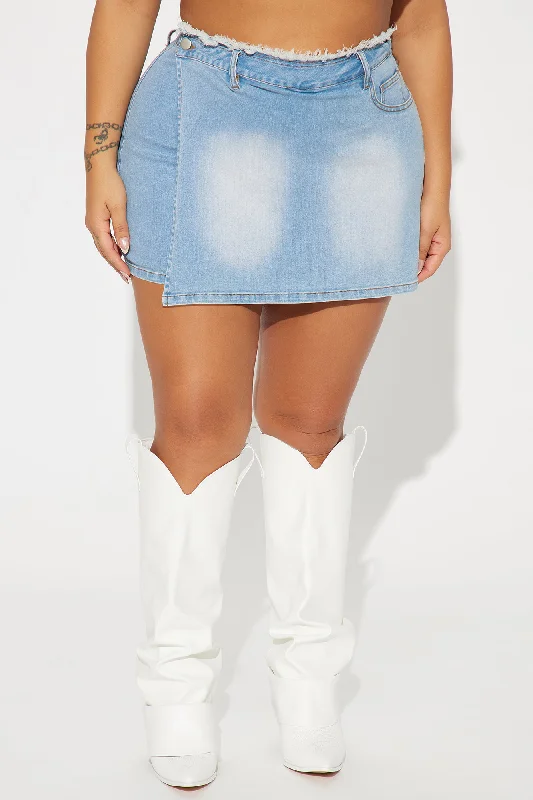 Zenda Wrap Tinted Denim Skort - Light Wash