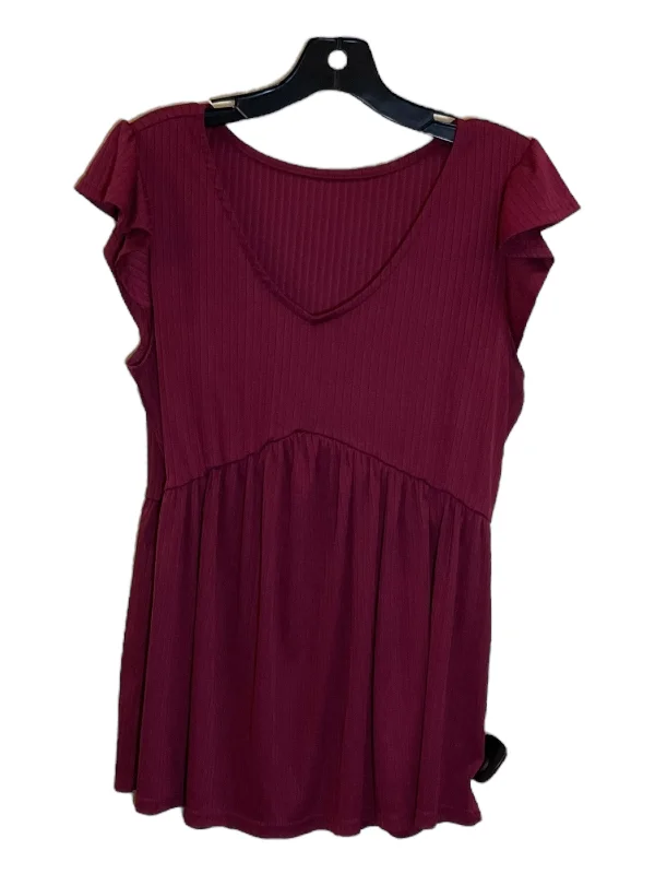 Top Short Sleeve By Clothes Mentor In Red, Size: M