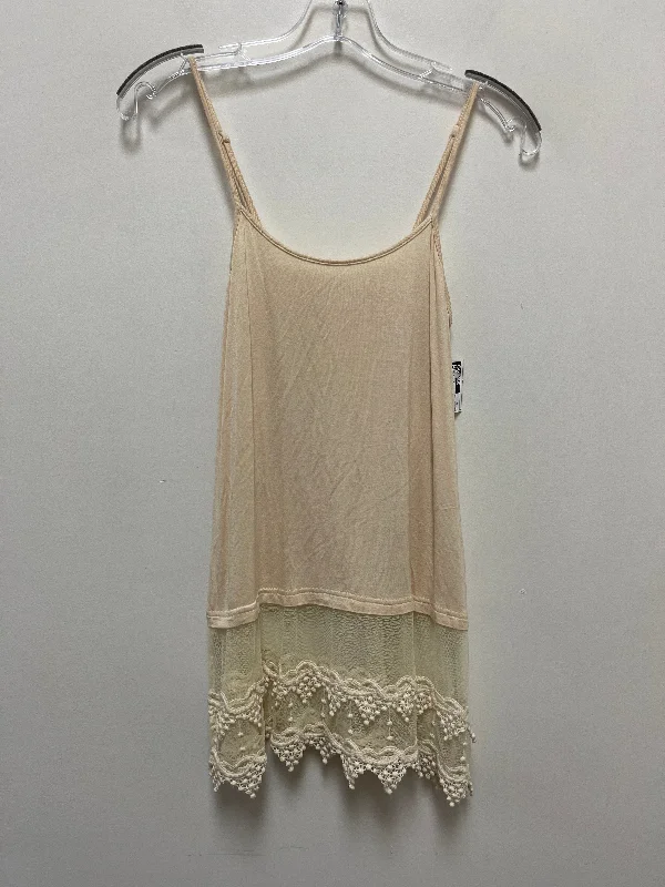 Top Sleeveless By Clothes Mentor In Cream, Size: S